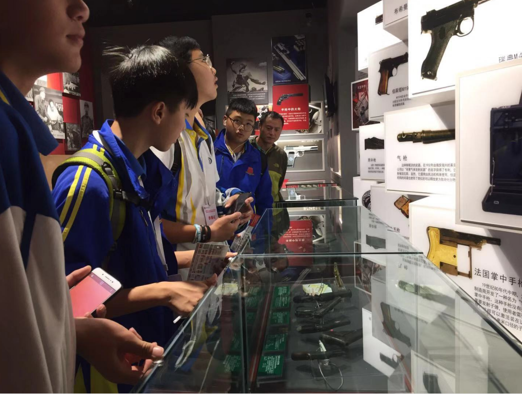 成都市射击运动学校到建川博物体验“质量开放日”活动