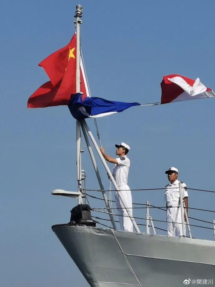 广东湛江 两艘第一代导弹驱逐舰正式退出现役_CCTV-13