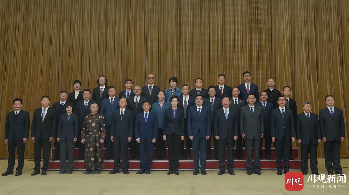 省政府参事和文史研究馆馆员聘任仪式举行 施小琳颁发聘书并讲话